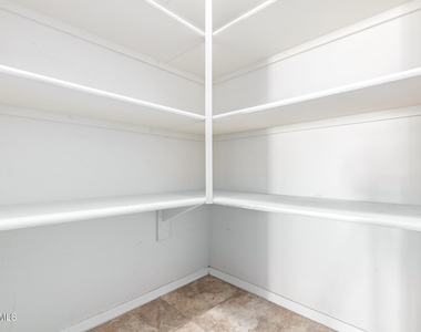 1019 W Spur Drive - Photo Thumbnail 10