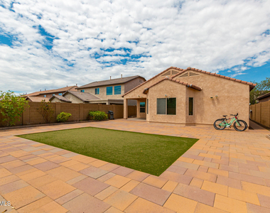 1019 W Spur Drive - Photo Thumbnail 28