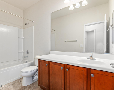 1019 W Spur Drive - Photo Thumbnail 22