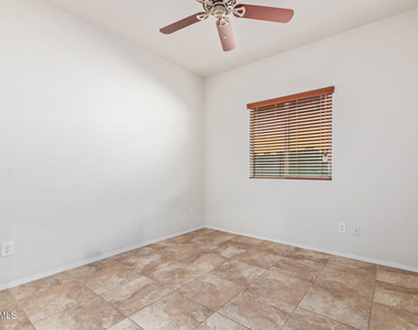 1019 W Spur Drive - Photo Thumbnail 21