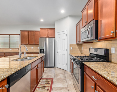 1019 W Spur Drive - Photo Thumbnail 9