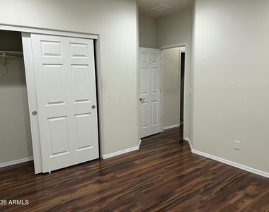 1019 W Spur Drive - Photo Thumbnail 20