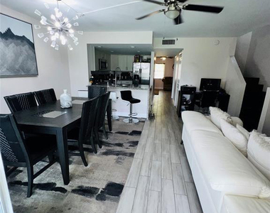 9050 Nw 28th Street - Photo Thumbnail 8