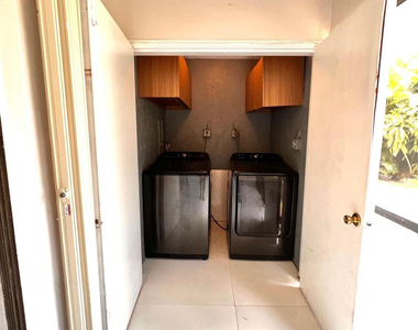 9050 Nw 28th Street - Photo Thumbnail 9