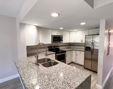 9050 Nw 28th Street - Photo Thumbnail 2