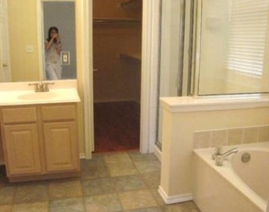 8140 Wales Drive - Photo Thumbnail 6