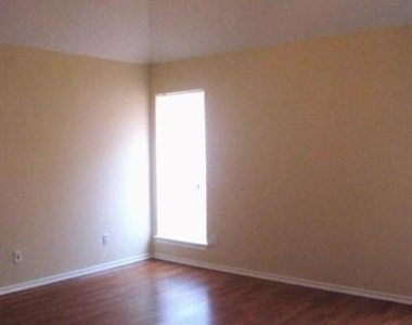 8140 Wales Drive - Photo Thumbnail 4