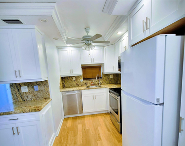 9411 N Hollybrook Lake Drive - Photo Thumbnail 1