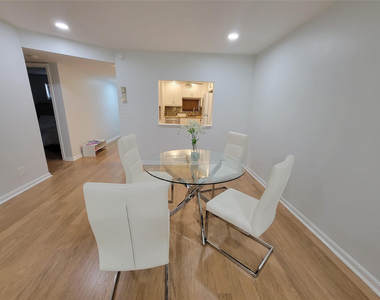 9411 N Hollybrook Lake Drive - Photo Thumbnail 2