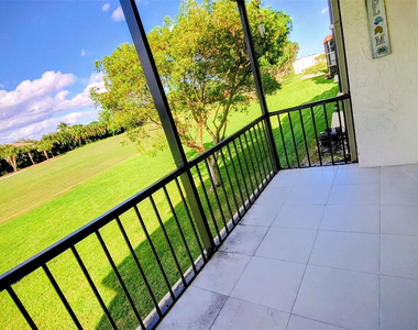 9411 N Hollybrook Lake Drive - Photo Thumbnail 10