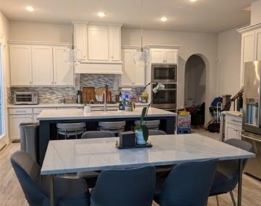 6869 Colonnade Drive - Photo Thumbnail 10