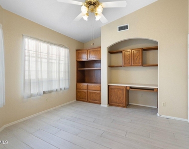10622 W Mohawk Lane - Photo Thumbnail 18