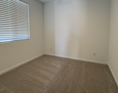 48395 N Dorotea Way - Photo Thumbnail 15