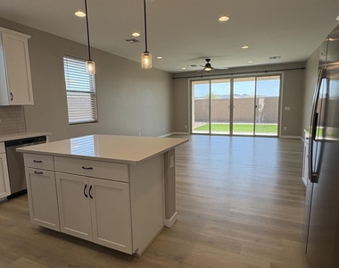 48395 N Dorotea Way - Photo Thumbnail 6