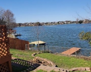 1211 Lakeshore Drive - Photo Thumbnail 6