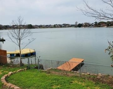 1211 Lakeshore Drive - Photo Thumbnail 2
