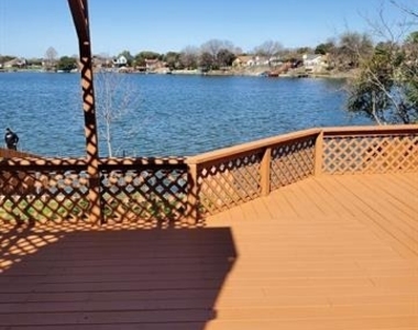 1211 Lakeshore Drive - Photo Thumbnail 7