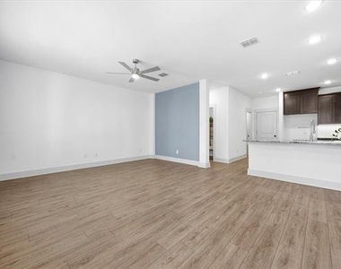 818 Trace Hawk Lane - Photo Thumbnail 6