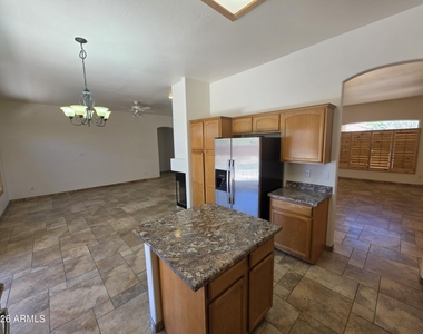 4307 E Williams Drive - Photo Thumbnail 8