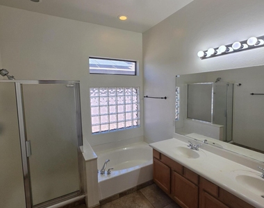 4307 E Williams Drive - Photo Thumbnail 16
