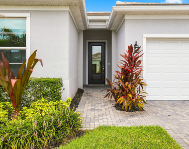 11724 Sw Aquila Way - Photo Thumbnail 3