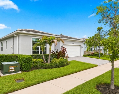 11724 Sw Aquila Way - Photo Thumbnail 2