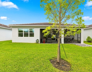11724 Sw Aquila Way - Photo Thumbnail 38