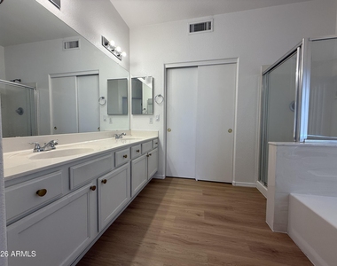 1253 N Spire Court - Photo Thumbnail 14