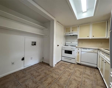 1908 Camden Court - Photo Thumbnail 6