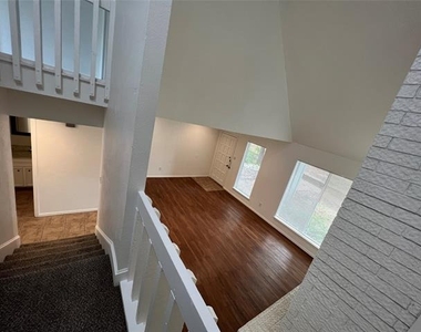 1908 Camden Court - Photo Thumbnail 9