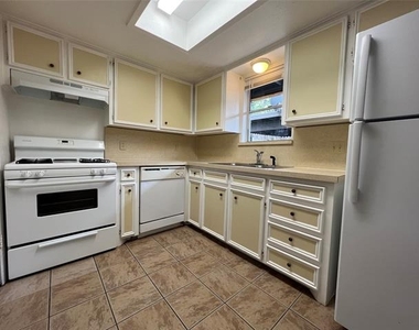1908 Camden Court - Photo Thumbnail 5