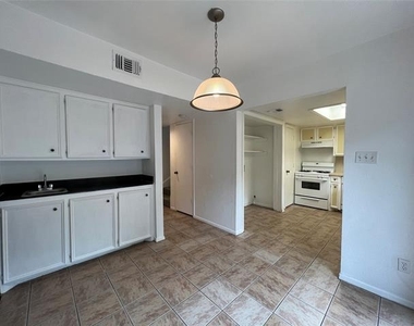 1908 Camden Court - Photo Thumbnail 4