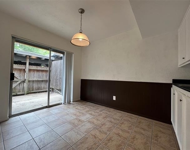 1908 Camden Court - Photo Thumbnail 7