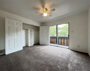 1908 Camden Court - Photo Thumbnail 12
