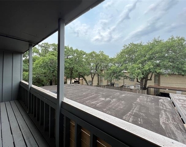 1908 Camden Court - Photo Thumbnail 13