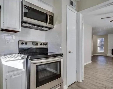 10650 Steppington Drive - Photo Thumbnail 4
