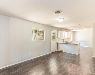 1021 Patricia Street - Photo Thumbnail 12