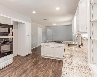 1021 Patricia Street - Photo Thumbnail 2