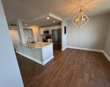 1147 Hillsboro Mile - Photo Thumbnail 3