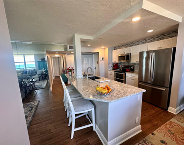 1147 Hillsboro Mile - Photo Thumbnail 14