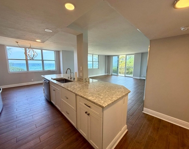 1147 Hillsboro Mile - Photo Thumbnail 10