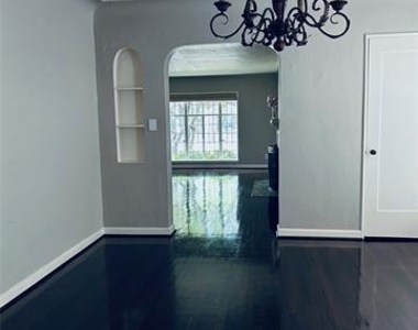 4104 University Boulevard - Photo Thumbnail 2