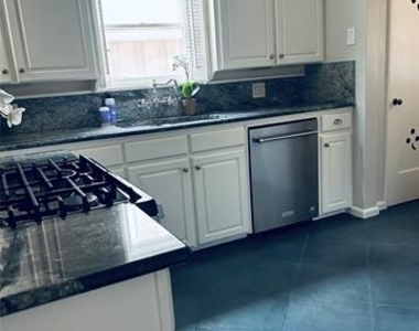 4104 University Boulevard - Photo Thumbnail 7