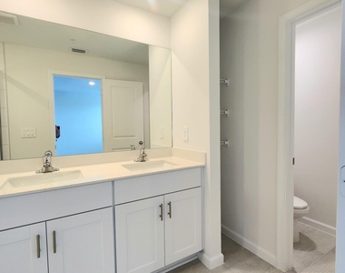 629 Salisbury Circle - Photo Thumbnail 18