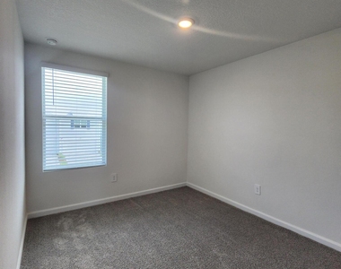 629 Salisbury Circle - Photo Thumbnail 21