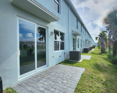 629 Salisbury Circle - Photo Thumbnail 10