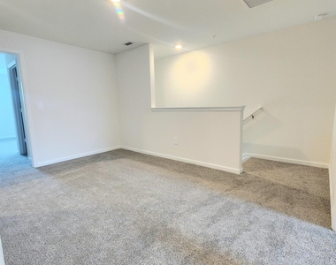 629 Salisbury Circle - Photo Thumbnail 13