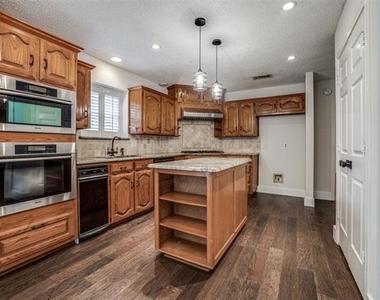 512 Parkview Place - Photo Thumbnail 13