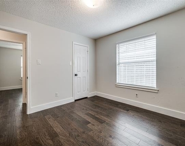 512 Parkview Place - Photo Thumbnail 20