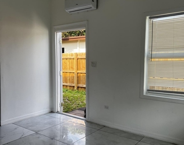 1212 Nw 13th Court - Photo Thumbnail 4